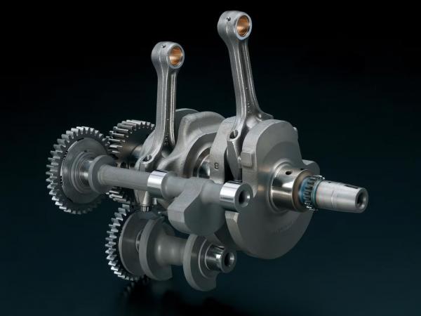 A Suzuki GSX-8S engine&#039;s 270-degree crankshaft