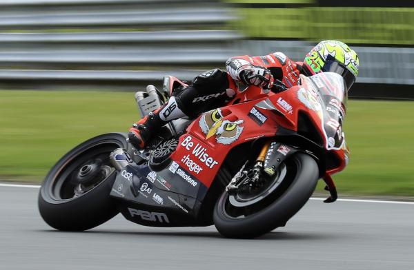 Brookes leads warm-up as Redding falls