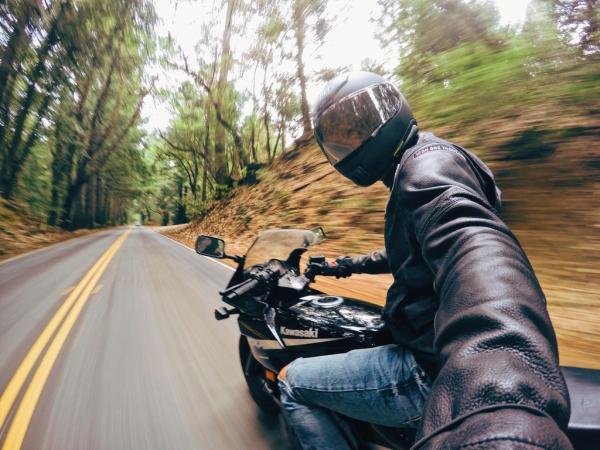 The riding selfie: a dangerous new trend?