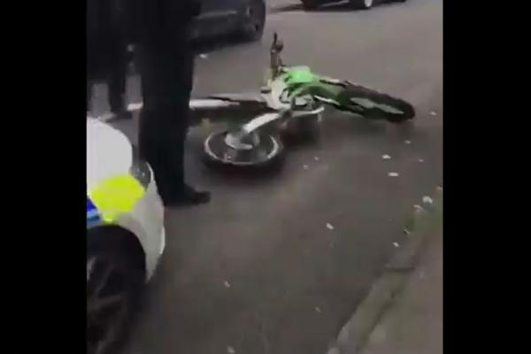 Video: chaos as gang flees police on bikes