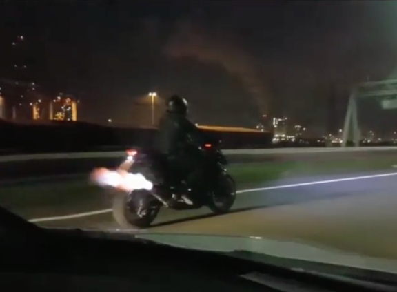 Watch: Wheelie on the dutch Highway goes terribly wrong