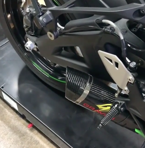 Watch: Just listen to the sound of this Kawasaki ZX10R