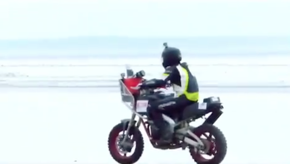Watch: Modified Yamaha R1 'sport adventure' beach beast