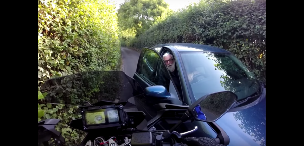 Video: Biker vs Angry Driver