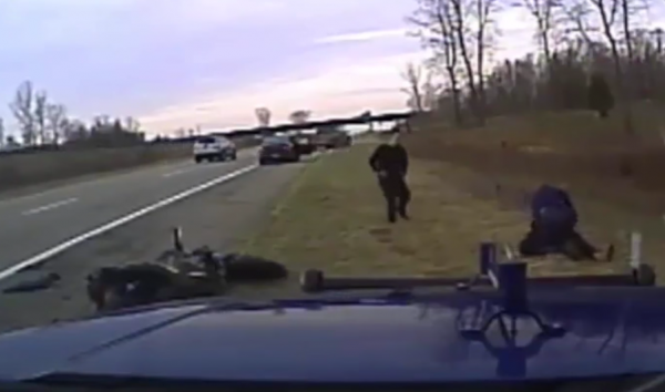 VIDEO: US police officer attacked by brothers after motorcycle chase