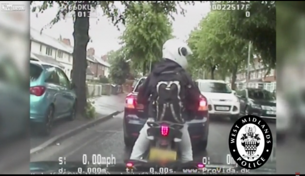 Police tackle thief off stolen bike