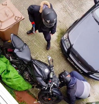 Brazen bike thieves attempt to steal bike as owner watches