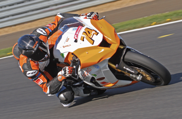 Dean Hipwell - CDH Racing Kawasaki [credit: Roy Cross]