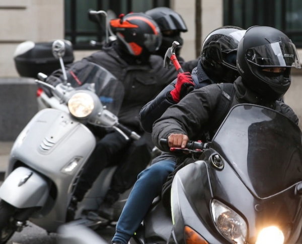 Moped criminals