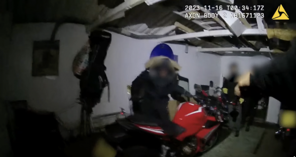 Bodycam shows police dog and handler catching motorcycle thieves