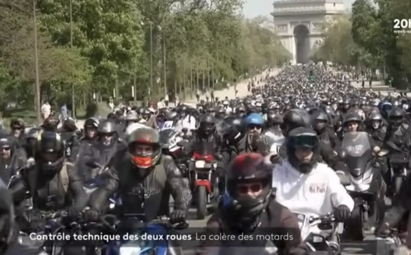 French Bikers Take Over the Streets Opposing Technical Inspections