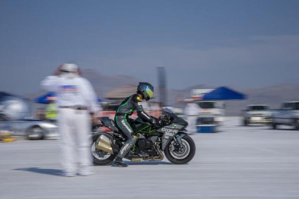Kawasaki H2 sets world speed record at Bonneville