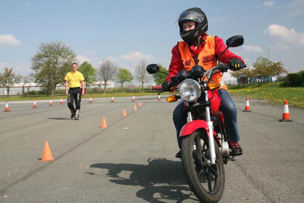 How to perform a perfect U-turn during your motorcycle test