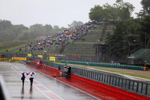 Heavy rain delays WorldSBK race [UPDATED]