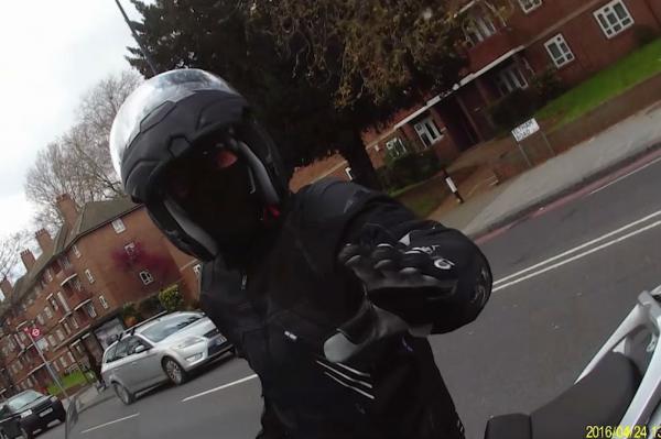 Video: attempted bike-jacking in busy London street