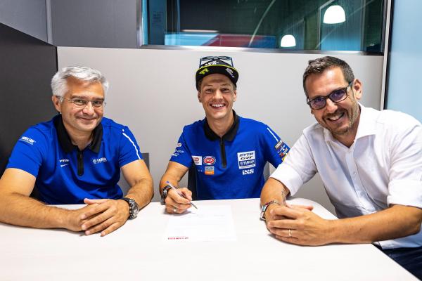 Dominique Aegerter re-signs with Yamaha for 2024 WorldSBK.