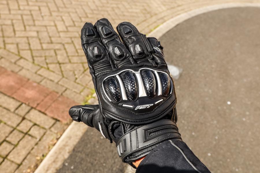 RST TracTech Evo 4 Short gloves - on rider