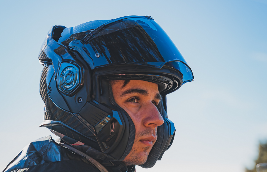LS2 Advant flip-up motorcycle helmet gets full-carbon s... | Visordown