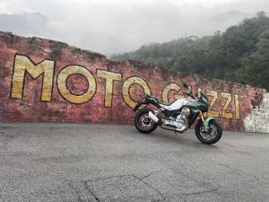 Moto Guzzi V100 Mandello S 2023