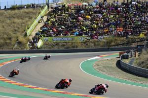 Jorge Martin leads group of MotoGP riders in 2021 Aragon GP. - Gold and Goose