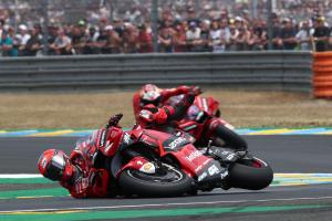 Francesco Bagnaia crashes out of the 2022 French Grand Prix. - Gold and Goose