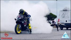 Yamaha R1 burns out, held by Alex Camera. - la Nuovo di Venezia e Mestre/YouTube