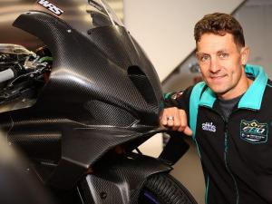 Josh Brookes with carbon fairing of FHO BMW M 1000 RR