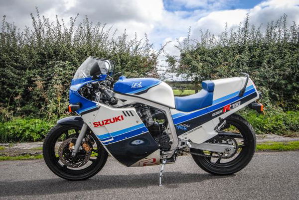 suzuki GSX-R750 Slabside