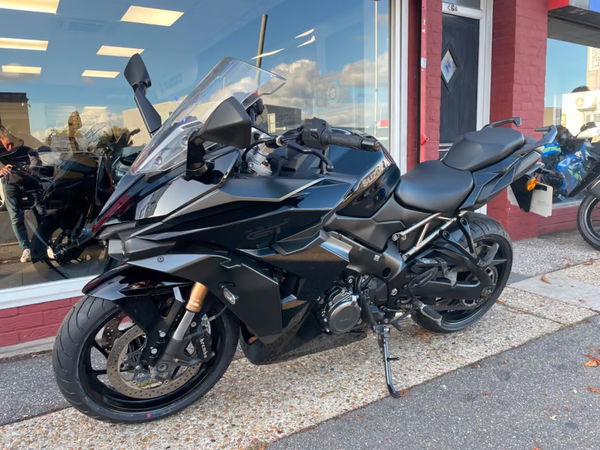 Suzuki GSX-S1000 GT - front