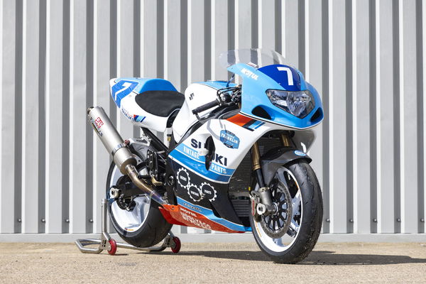 Team-Classic-Suzuki-GSXR1000-K1-Racer