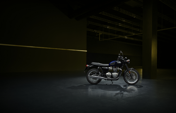 Triumph Bonneville T120 Stealth Edition