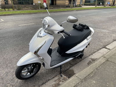 Yamaha D'elight 125 2021 parked up