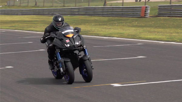 yamaha niken on track